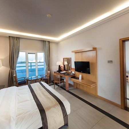 فندق Ramada By Wyndham Qurum Beach مسقط المظهر الخارجي الصورة