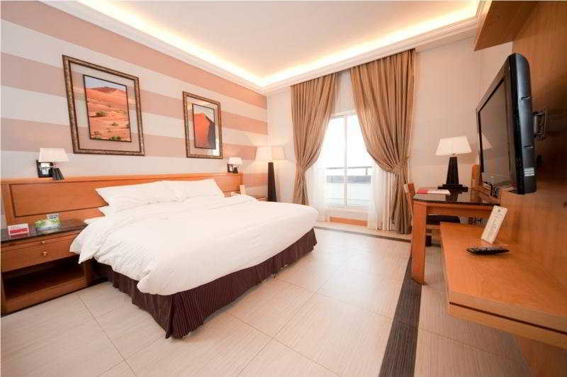 فندق Ramada By Wyndham Qurum Beach مسقط الغرفة الصورة