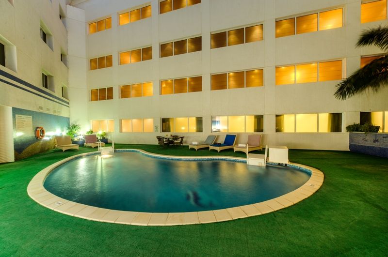 فندق Ramada By Wyndham Qurum Beach مسقط المظهر الخارجي الصورة