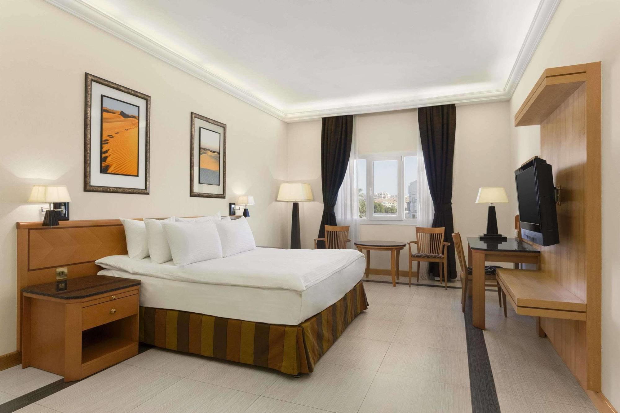 فندق Ramada By Wyndham Qurum Beach مسقط المظهر الخارجي الصورة