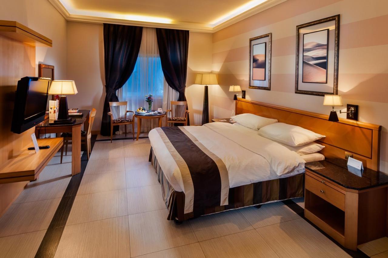 فندق Ramada By Wyndham Qurum Beach مسقط المظهر الخارجي الصورة